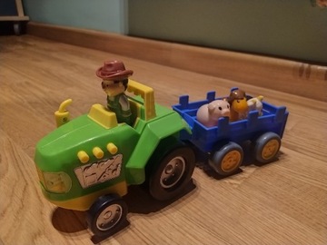 Zabawka traktor z przyczepką 
