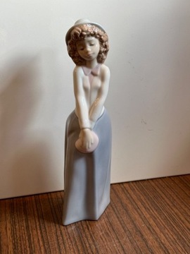 LLADRO NAO Śliczna figurka porcelanowa dziewczyna 