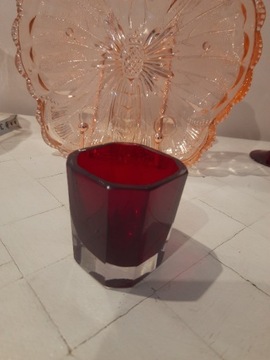 Rubinowy duży kieliszek grube szkło