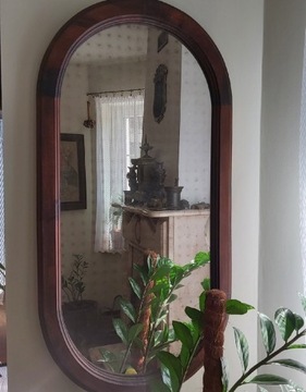 Owalne lustro w drewnianej ramie z lat 70-tych 
