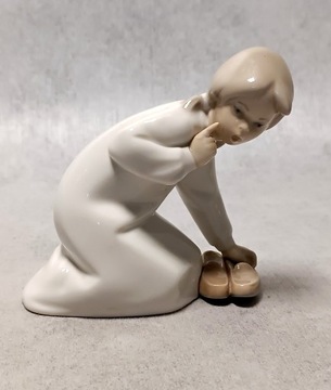 LLADRO #4523 Mała Dziewczynka z kapciami Hiszpania