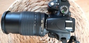 Nikon D3200 wraz z obiektywem Nikkor 18-105.