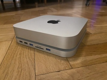 Mac mini m1 base model / 256gb 8gb ram + USB Hub