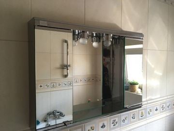 Szafka łazienkowa lustro podświetlana