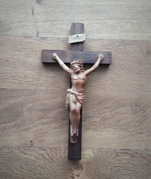 Krzyż rzeźbiona figura Jezusa drewno