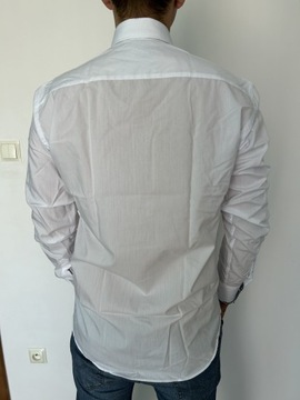 Nowa biała męska koszula z długim rękawem