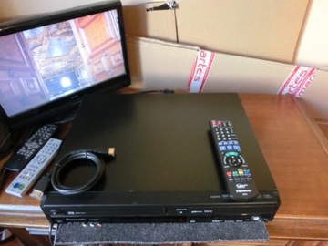 Nagrywarka DVD/VHS Panasonic DMR-EZ49Vz pilotem.