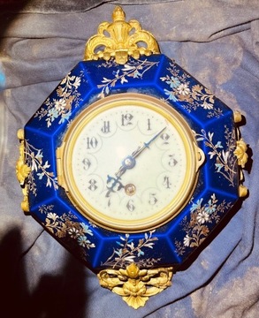 Zegar wiszący kartelowy porcelana z brązem