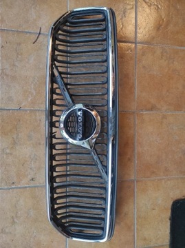 Ładna Ramka chrom i emblemat do grill z Volvo xc40