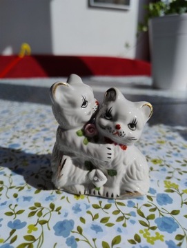 Figurka porcelanowa zakochane kotki
