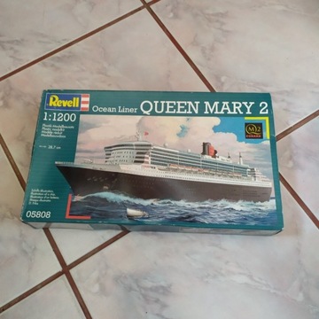 Queen Mary II Revell 1/1200