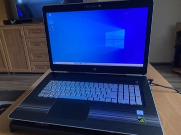 Laptop HP 4K - używany w dobrym stanie .