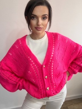 Sweter ażurowy ze złotymi guzikami różowy turkus
