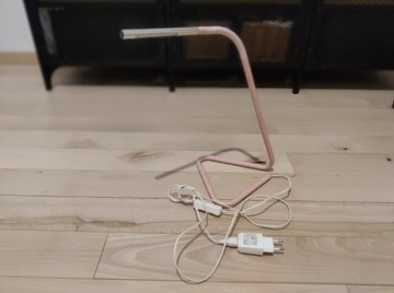 Lampka biurkowa LED IKEA HARTE różowa