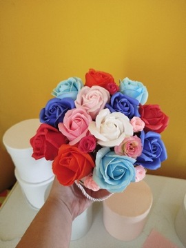 Flower box z różami mydlanymi 