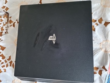 Konsola PS 4 pamięć 1 TB używana + 8 gier