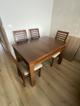 Stół (kolor kasztan) + 4 krzesła 