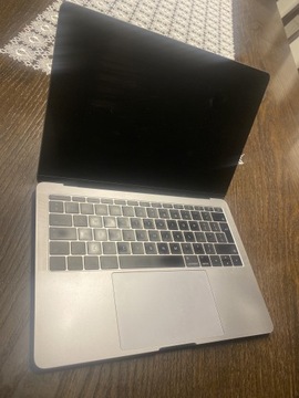 Komputer - MacBook Pro