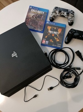 Playstation 4 Pro 1 TB + 2 pady + okablowanie + 2 gry