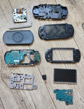 Zestaw konsol Sony PSP na części.