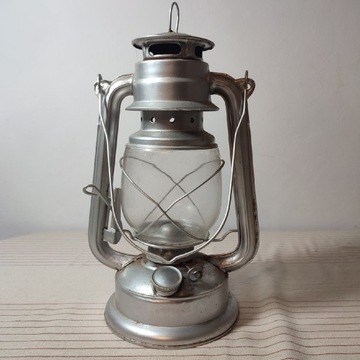 Lampa naftowa z okresu PRL 