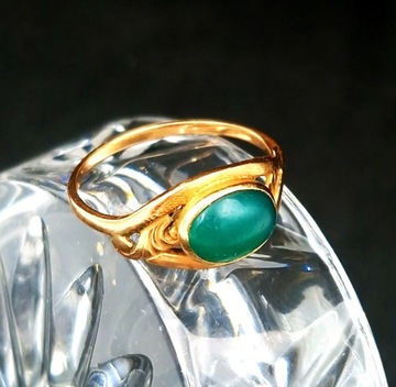 Piękny złoty pierścionek z zielonym oczkiem 2,66g P585