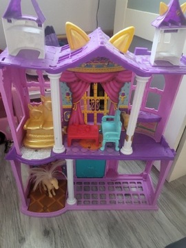 Zamek Enchanchimals i Kamper Barbie