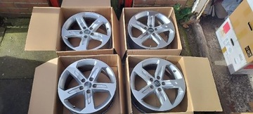 Audi A3 oryginalne alu felgi 17" 8V0601025CT