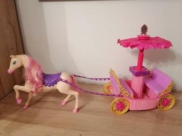 Koń z karetą dla lalki Barbie. 