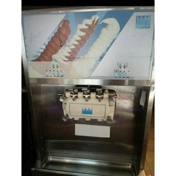 Automat do lodów kręconych firmy Taylor .