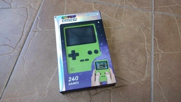 Retro kieszonkowa konsola do gry "Game Boy"