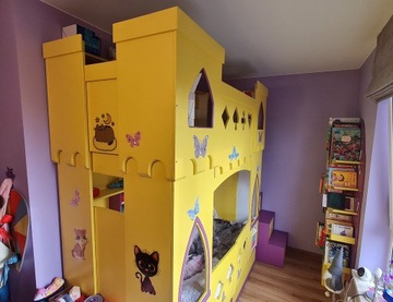 Łóżko piętrowe dla dzieci zamek + półka na książki