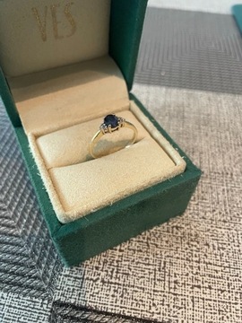 Złoty pierścionek (585) YES szafir + diament roz12