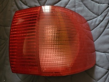 Lampa narożna prawa Audi 80 b4 sedan