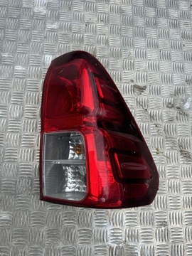 LAMPA prawy tył TOYOTA HILUX 15-19 VIII