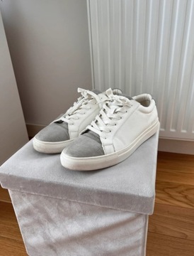 Buty sneakersy męskie DKNY białe z szarym 42