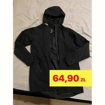 Czarna kurtka parka