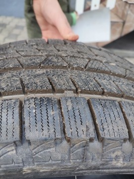 Opona zimowa firemax 245/45R19