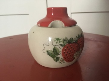 Mała cukiernica porcelana Chodzież truskawka PRL