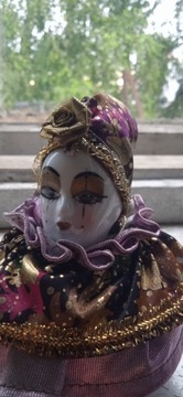 Porcelanowa lalka klaun