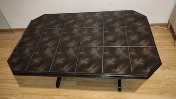 Ławo stół wykładana na wzór płytek - solidny