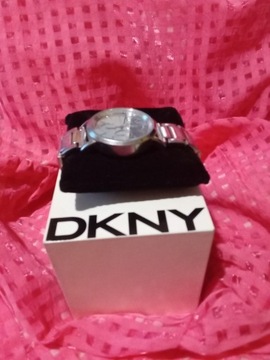 Zegarek na bransolecie. DKNY