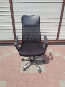 gamingowe krzesło obrotowe czarne