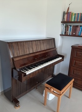 Pianino"LIRIKA"