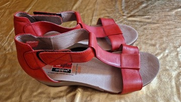 czerwone sandały na koturnie rozmiar 39 Callaghan