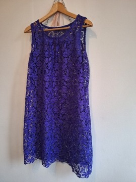 Fioletowa sukienka mini z koronki UK18