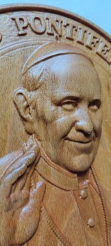 Płaskorzeźba, 3D, drewno.  Papież Franciszek