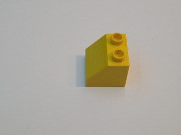LEGO DUPLO klocek 6474 żółty 2X2X1 1/2 daszek/skos