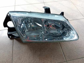 Lampa Reflektor prawy Nissan Almera N16 przedlift 