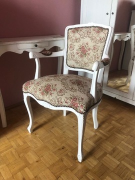 Fotel krzesło biały wzór róże rokoko